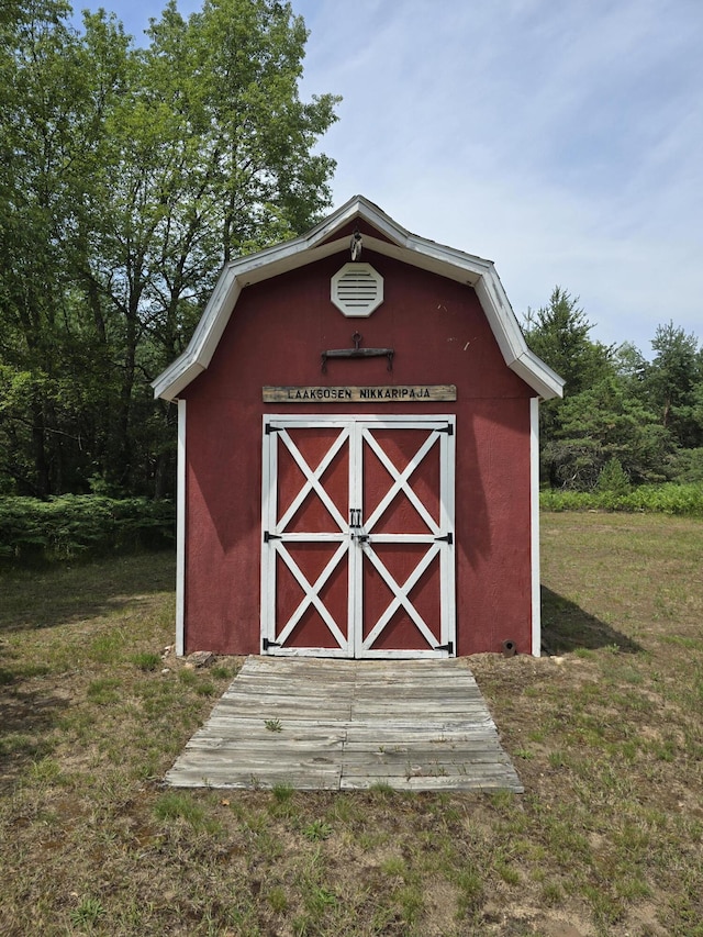 view of outdoor structure featuring a lawn