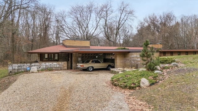 view of front facade featuring a carport