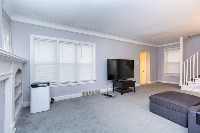 living room with carpet and crown molding