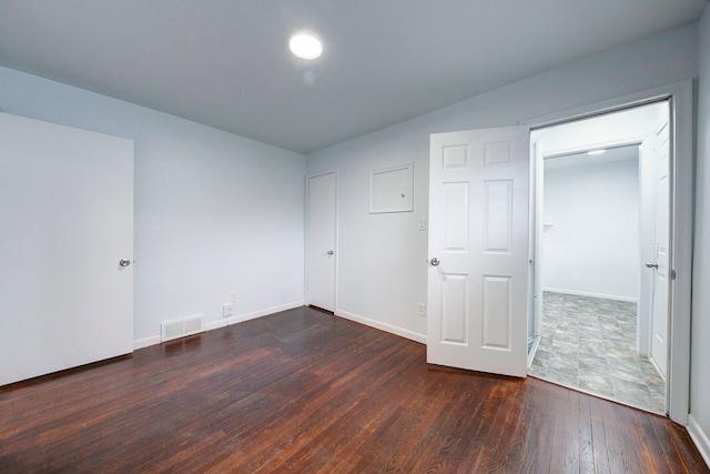 unfurnished bedroom featuring dark wood-type flooring and a closet