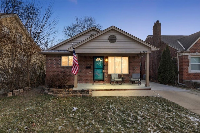 view of front facade featuring a lawn and a porch