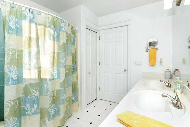 bathroom featuring a shower with curtain and vanity