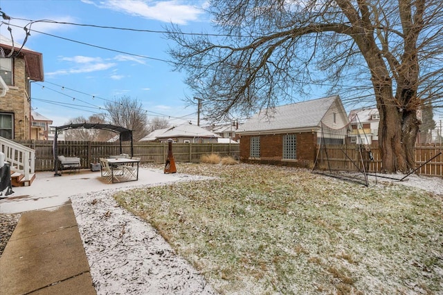 view of yard featuring a patio