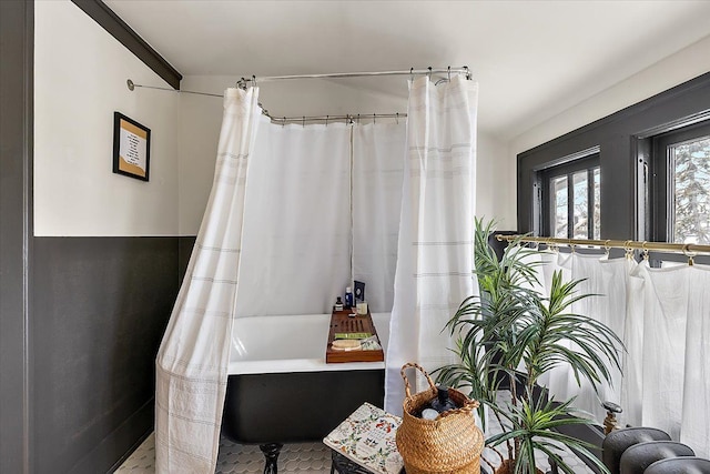 bathroom featuring shower / bath combo