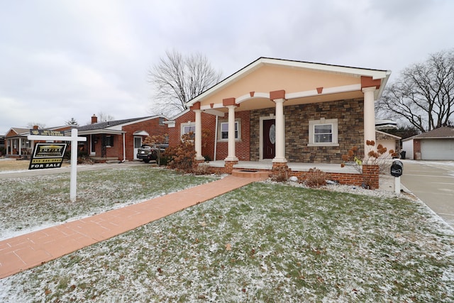 view of front of house with covered porch and a front yard