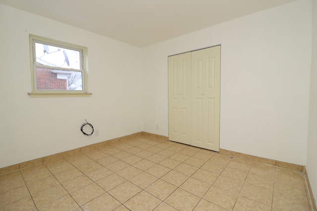 spare room featuring light tile patterned floors