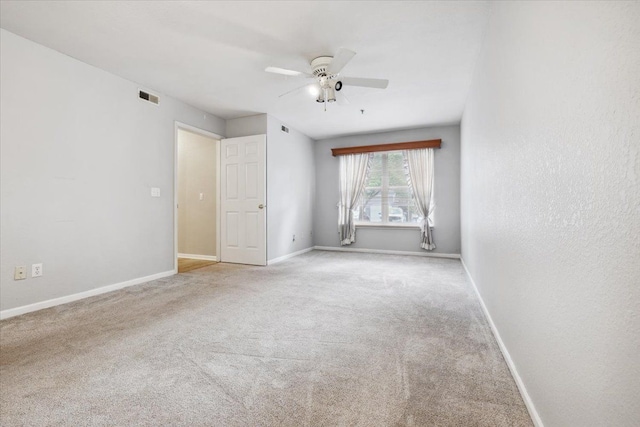 unfurnished room with light carpet and ceiling fan