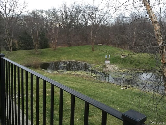 view of yard featuring a water view