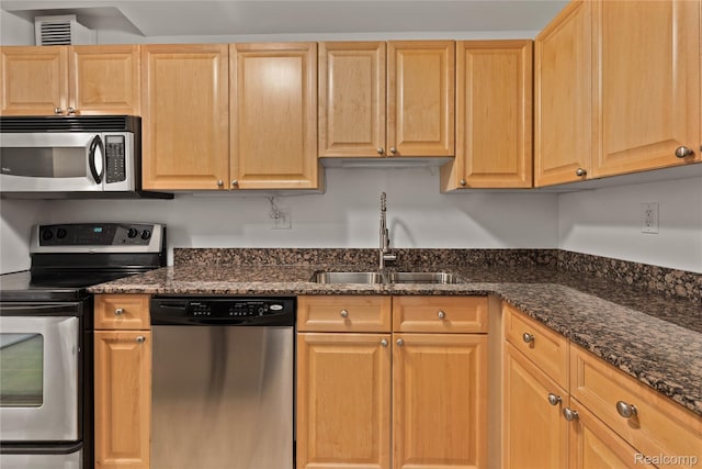 1001 W Jefferson Ave Unit 10E, Detroit, MI 48226 - kitchen with stainless steel appliances, a sink, light brown cabinetry, and dark stone counters