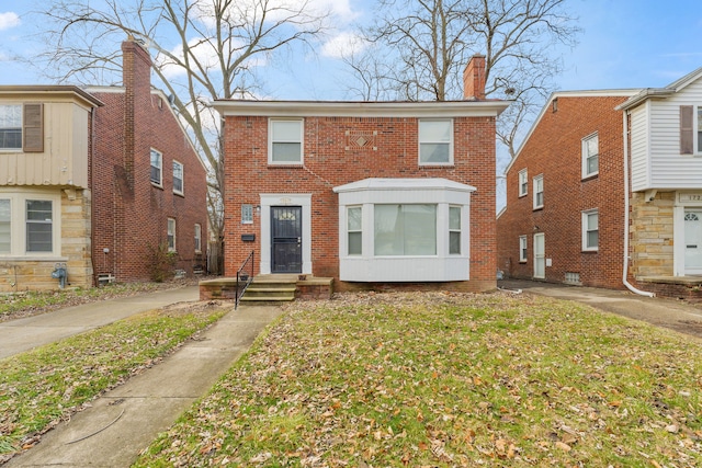 view of front of house featuring a front lawn