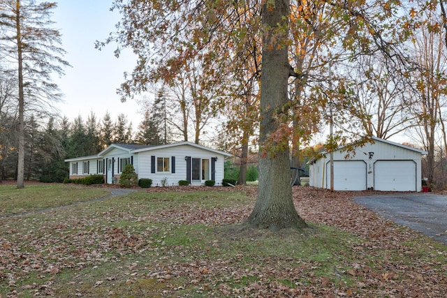 view of front of home with a front lawn and a detached garage