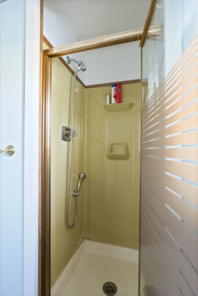 full bathroom featuring a stall shower