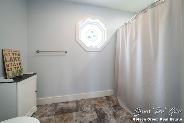 bathroom with curtained shower