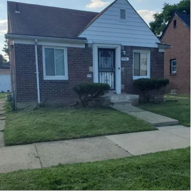 bungalow-style house featuring a front yard