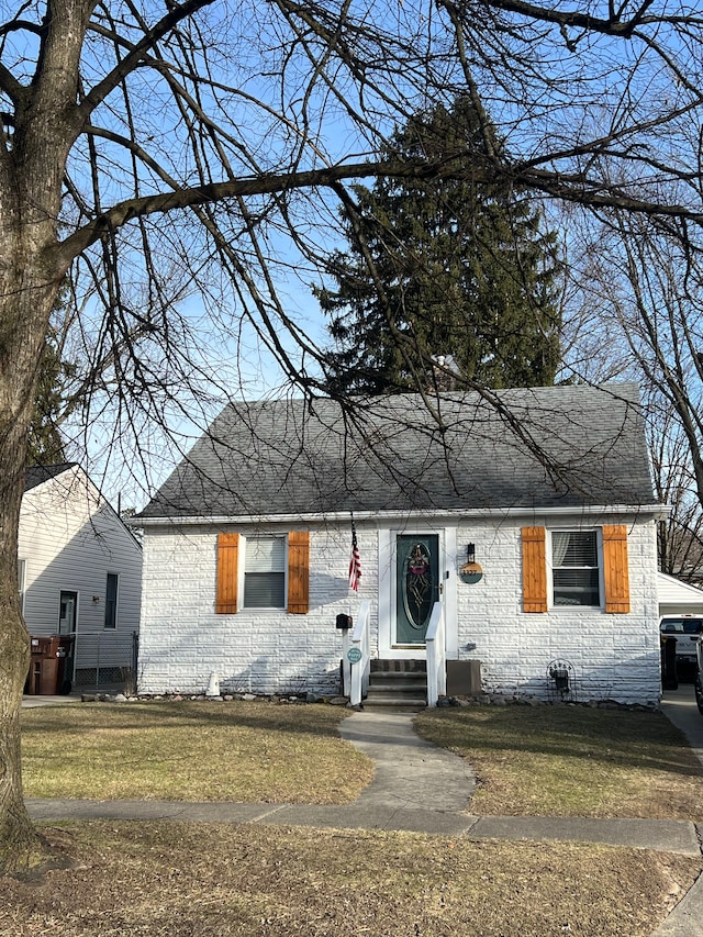 view of front of house with a front yard