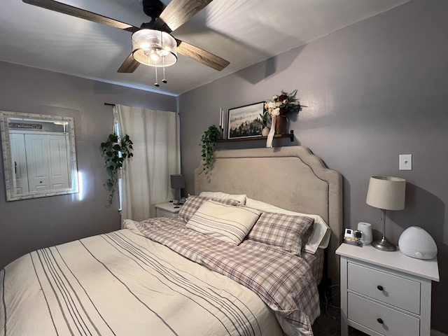 bedroom with ceiling fan