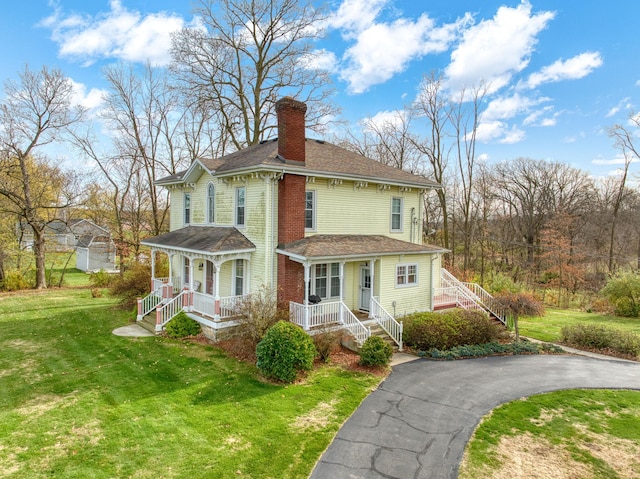 view of front of property featuring a porch and a front yard