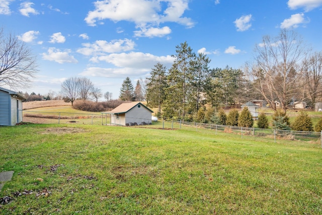 view of yard featuring a rural view