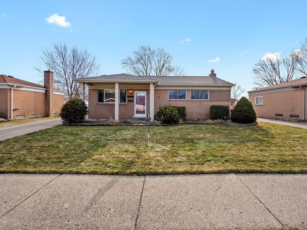 ranch-style house with a front yard