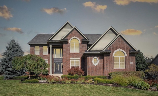 front facade featuring a yard