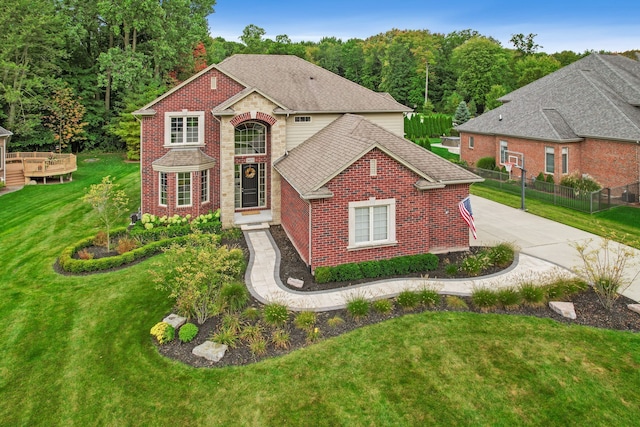 view of front of house featuring a front lawn