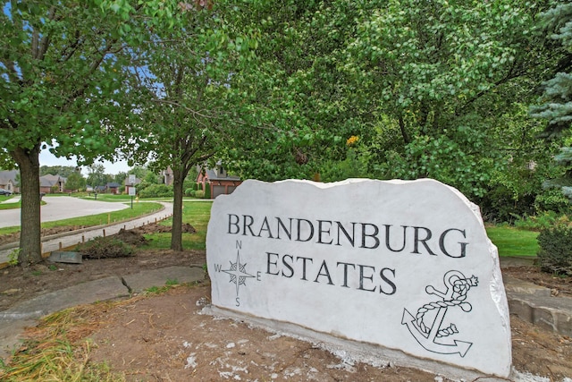 view of community / neighborhood sign