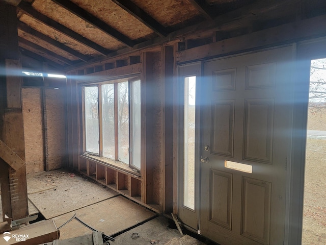 8135 Van Cleve Rd, Vassar, MI 48768 - view of entrance foyer