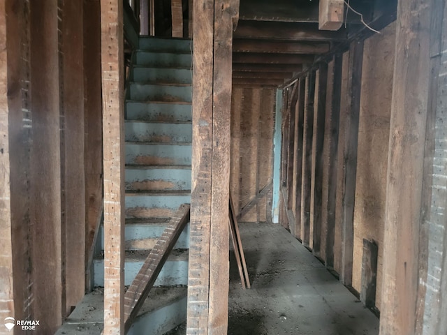 8135 Van Cleve Rd, Vassar, MI 48768 - view of stairs
