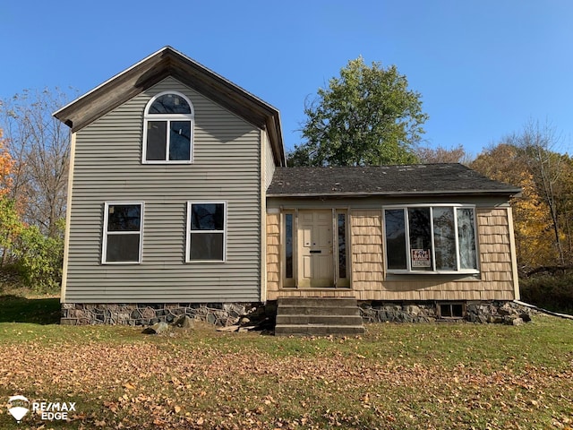 back of house featuring a yard