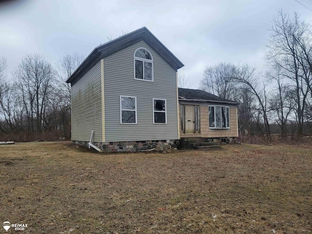 exterior space featuring a front yard