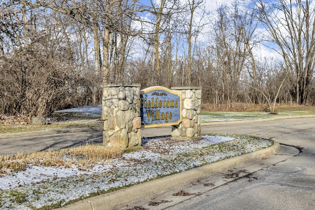 view of community / neighborhood sign