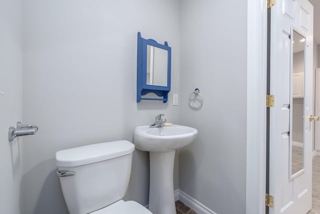 8816 Hathaway Rd, Kalamazoo, MI 49009 - bathroom featuring baseboards and toilet