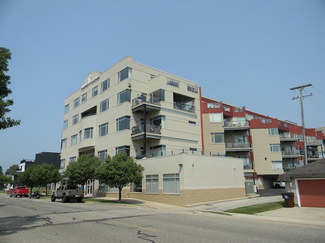 105 W Danaher St Unit 401, Ludington, MI 49431 - photo 2