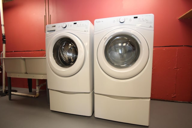 washroom with washing machine and clothes dryer