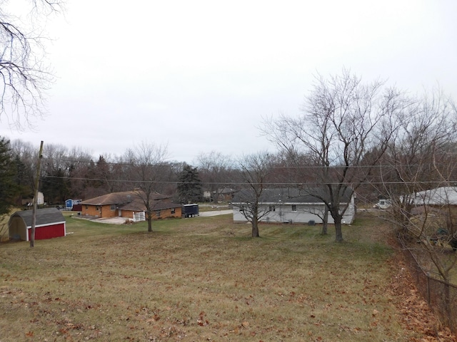 view of yard with a storage shed