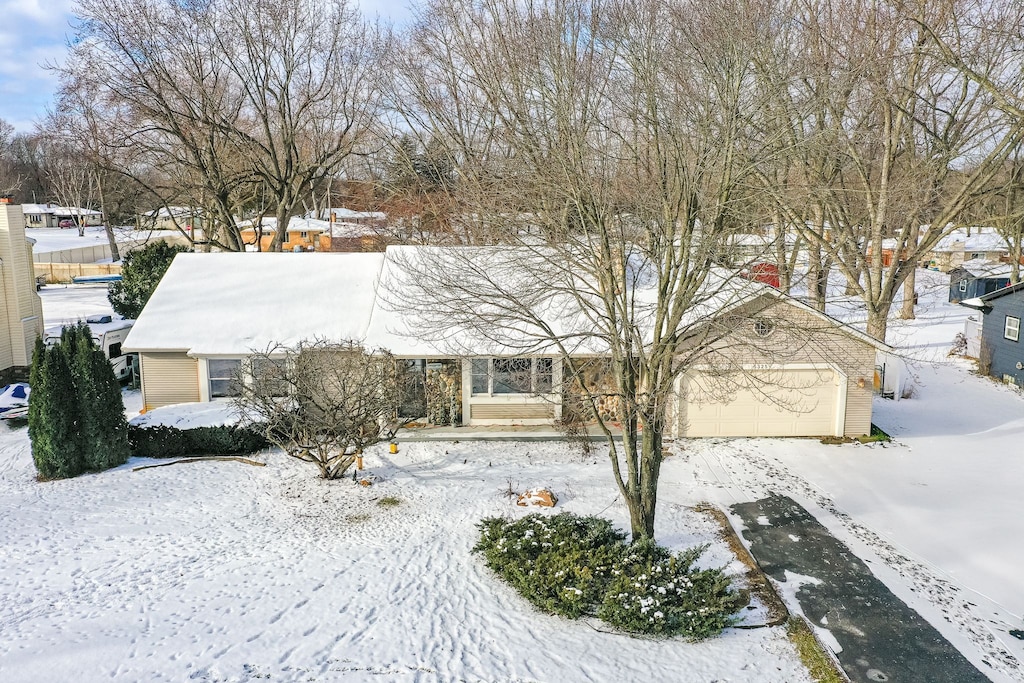 view of front facade with a garage