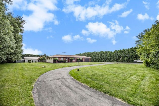 ranch-style home with a front lawn