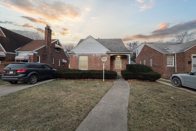 view of front of house featuring a yard