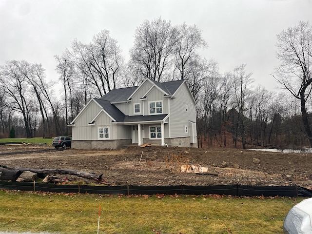 view of front of house with a front yard