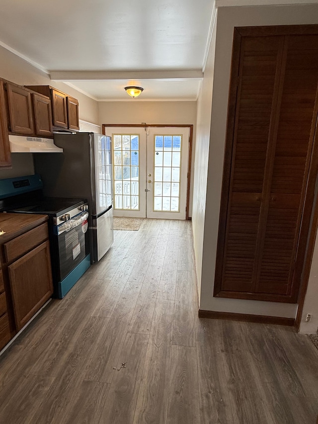 kitchen featuring french doors, stainless steel electric range oven, dark wood-type flooring, and crown molding