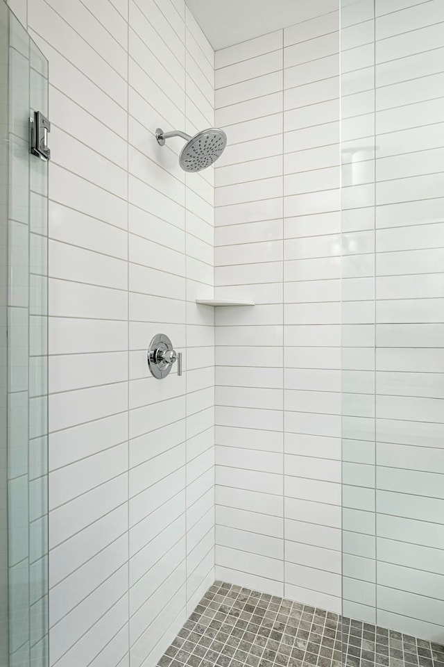 3634 Trumbull St Unit 65, Detroit, MI 48208 - bathroom with tiled shower