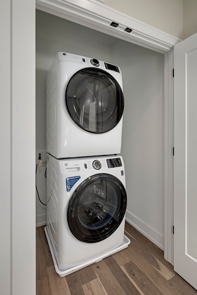 3634 Trumbull St Unit 65, Detroit, MI 48208 - laundry room with dark wood-type flooring and stacked washer and clothes dryer