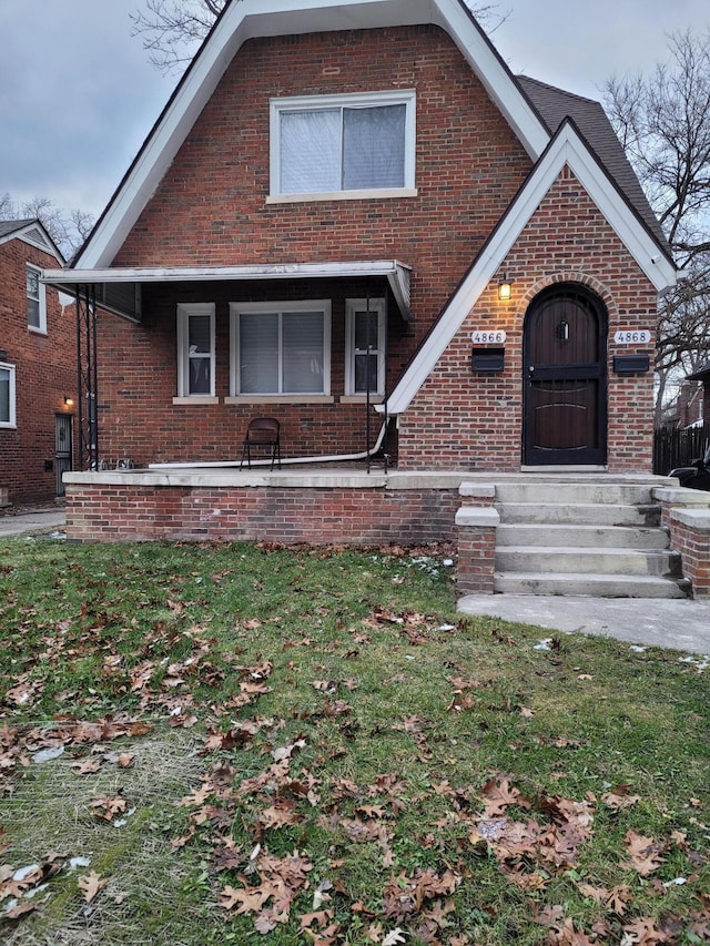 view of front of home with a front lawn