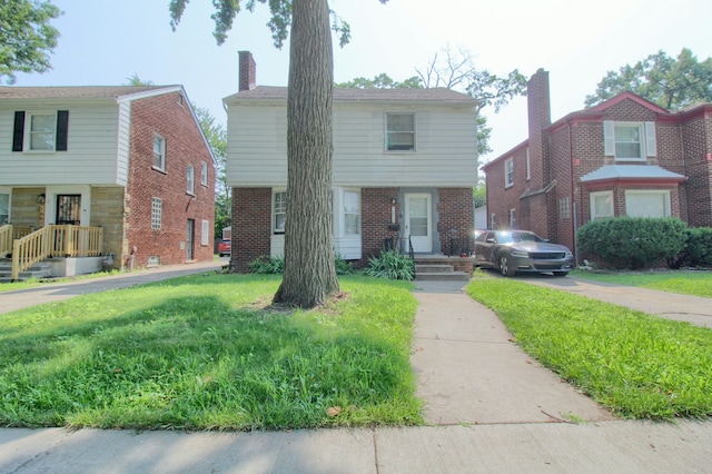 view of front of property with a front yard