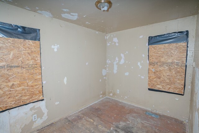 16100 Liberal St, Detroit, MI 48205 - unfurnished room with wood finished floors