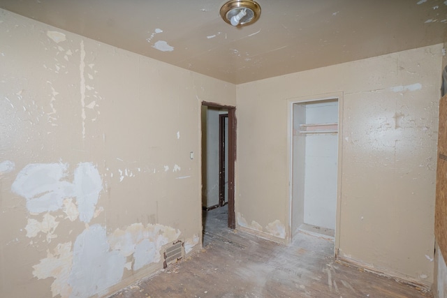 unfurnished bedroom featuring a closet