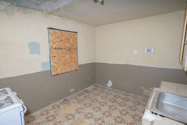16100 Liberal St, Detroit, MI 48205 - view of washroom