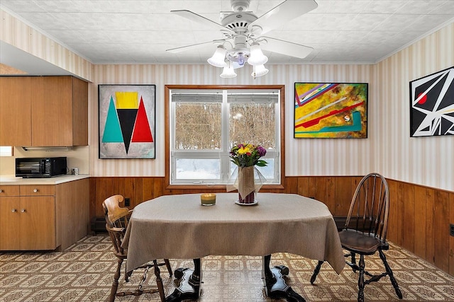 dining area with ceiling fan