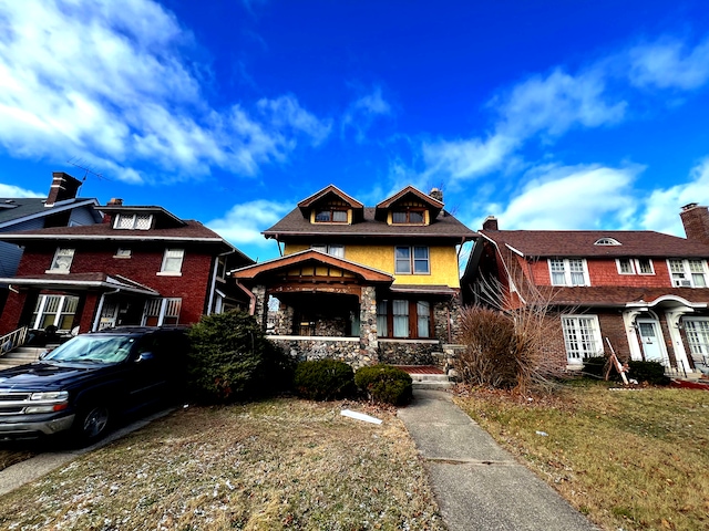 view of front facade with stone siding