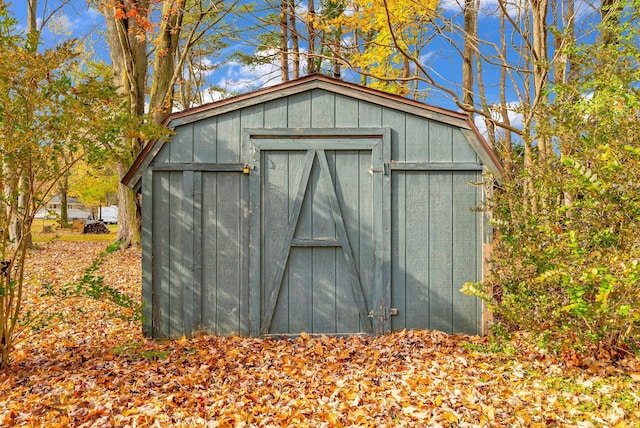 view of outbuilding